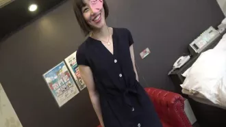 FC2-1527417 有史以來最高級別的陰戶！ 妖嬈的女人擁有極好的窈窕身材。 素人