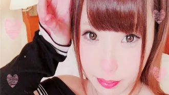 FC2-825771 個人拍攝  校友18歲蘿莉少女，纖細身材上神奇的F杯神奶，附修改寫真集！！ 素人